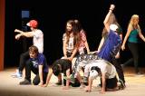5G6H1687: Foto: Ve čtrnácté akademii ZŠ Kamenná stezka se tančilo, zpívalo, hrálo, rapovalo i loučilo 