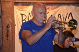 DSC_0809: Foto: Jazzový trumpetista  Laco Deczi zahrál v pražské Balbínce