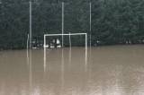 img_7635: Vytrvalý déšt zaplavil v Tupadlech obě fotbalová hřiště vodou s bahnem