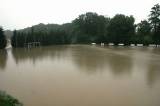 img_7637: Vytrvalý déšt zaplavil v Tupadlech obě fotbalová hřiště vodou s bahnem