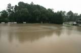 img_7638: Vytrvalý déšt zaplavil v Tupadlech obě fotbalová hřiště vodou s bahnem