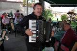 img_1000: Josef Matura svou hudbou oživil zahradu restaurace U žlutého kola
