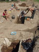 p8230269: Archeologové hledají na pozemku v samotném centru Čáslavi sklepy, zatím neúspěšně!