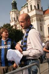 IMG_5100: Do Prahy zavítala fotbalová hvězda Luis Figo, fanklub Interu byl přitom, stejně jako náš web!