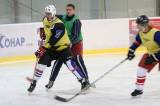IMG_3796: Čáslavský tým už zeštíhlel, ve středu před obědem si hráči dali hokej