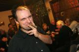 IMG_9419: Uzenou kýtu za vítězství v karetním turnaji "Prší" si odnesl Vladimír Sudek