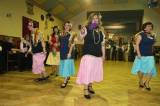 5G6H0144: Paběnický sportovní ples rozproudily svým předtančením chotusické ženy