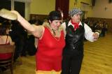 5G6H0193: Paběnický sportovní ples rozproudily svým předtančením chotusické ženy