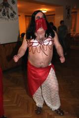 5G6H4993: Na maškarním plese v Hlízově se sešly různé postavy, řádili i "úchyláci"