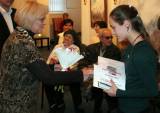 img_6244: Sedmadevadesátiletou Marii Felixovou ocenili za celoživotní věrnost knihovně v Čáslavi
