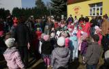IMG_9009: Děti v zahradě kutnohorské mateřské školy Pohádka vítaly jaro