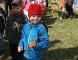 IMG_9020: Děti v zahradě kutnohorské mateřské školy Pohádka vítaly jaro