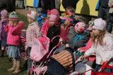 IMG_9040: Děti v zahradě kutnohorské mateřské školy Pohádka vítaly jaro