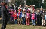 img_9050: Děti v zahradě kutnohorské mateřské školy Pohádka vítaly jaro