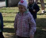 img_9056: Děti v zahradě kutnohorské mateřské školy Pohádka vítaly jaro