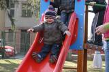 IMG_9110: Děti v zahradě kutnohorské mateřské školy Pohádka vítaly jaro