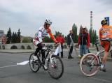 DSC00100: Desítky příznivců cyklistiky závodily ve sprintu přes Masarykův most v Kolíně