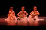 5G6H4698: Děti ze ZUŠ Čáslav tančily v Dusíkově divadle, další večer přichystaly na příští pátek
