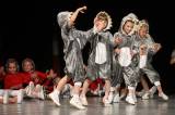 5G6H4708: Děti ze ZUŠ Čáslav tančily v Dusíkově divadle, další večer přichystaly na příští pátek