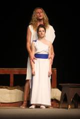 5G6H4406: Kutnohorští ochotníci uvedli premiéru divadelní tragikomedie z dávné historie Efesu