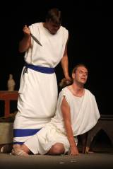 5G6H4430: Kutnohorští ochotníci uvedli premiéru divadelní tragikomedie z dávné historie Efesu
