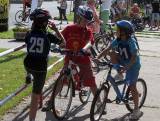 IMG_9766: Dvojnásobný mistr světa Miloš Fišera odstartoval ve Vrdech cyklistické závody 