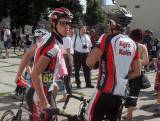 IMG_9774: Dvojnásobný mistr světa Miloš Fišera odstartoval ve Vrdech cyklistické závody 