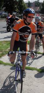 IMG_9776: Dvojnásobný mistr světa Miloš Fišera odstartoval ve Vrdech cyklistické závody 