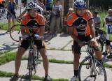 IMG_9778: Dvojnásobný mistr světa Miloš Fišera odstartoval ve Vrdech cyklistické závody 
