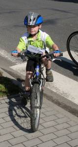 IMG_9782: Dvojnásobný mistr světa Miloš Fišera odstartoval ve Vrdech cyklistické závody 