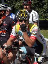 IMG_9793: Dvojnásobný mistr světa Miloš Fišera odstartoval ve Vrdech cyklistické závody 