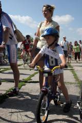 IMG_9796: Dvojnásobný mistr světa Miloš Fišera odstartoval ve Vrdech cyklistické závody 