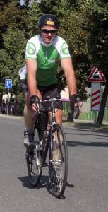IMG_9804: Dvojnásobný mistr světa Miloš Fišera odstartoval ve Vrdech cyklistické závody 