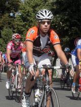 img_9815: Dvojnásobný mistr světa Miloš Fišera odstartoval ve Vrdech cyklistické závody 