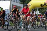 IMG_9829: Dvojnásobný mistr světa Miloš Fišera odstartoval ve Vrdech cyklistické závody 