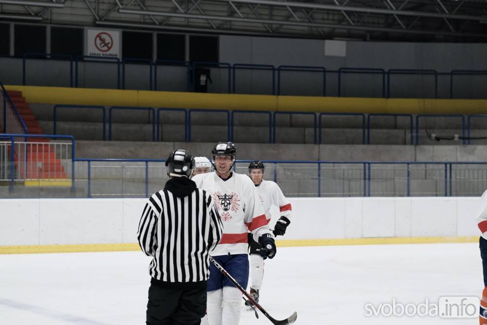 Foto: Ve čtvrtečním zápase AKHL HC Piráti Volárna porazil HC Dělový koule 6:4!