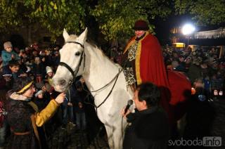 Svatý Martin přijede na bílém koni pod lípu před kostelem sv. Jakuba