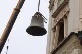 20211112144102_IMG_0101: Foto: Největší svatobarborský zvon je po stovkách let opět na zemi!