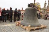 20211112144116_IMG_0170: Foto: Největší svatobarborský zvon je po stovkách let opět na zemi!