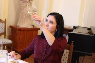 Foto: Zkušení someliéři hodnotili vzorky vín ve druhém ročníku soutěže „O pohár Karla IV.“