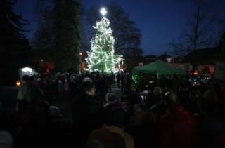 Vánoční trhy na náměstí ve Zbraslavicích s rozsvícením stromu už v sobotu!