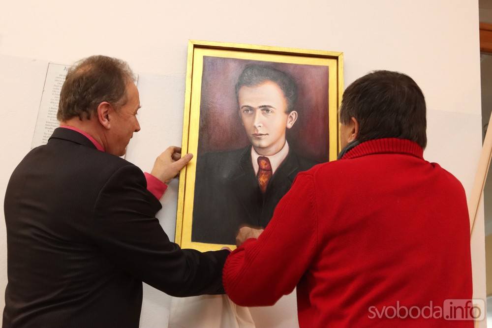 Vladimír Zubov namaloval portrét Jiřího Ortena pro „své“ gymnázium
