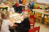 20211203143300_IMG_7509: Foto: Za dětmi v kutnohorských školkách v pátek zavítal Mikuláš s čerty i andělem