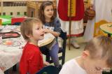 20211203143306_IMG_7523: Foto: Za dětmi v kutnohorských školkách v pátek zavítal Mikuláš s čerty i andělem