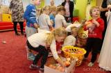 20211203143329_IMG_7581: Foto: Za dětmi v kutnohorských školkách v pátek zavítal Mikuláš s čerty i andělem