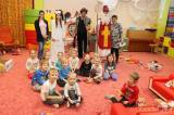 20211203143332_IMG_7598: Foto: Za dětmi v kutnohorských školkách v pátek zavítal Mikuláš s čerty i andělem