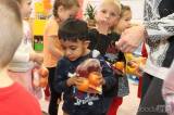 20211203143401_IMG_7704: Foto: Za dětmi v kutnohorských školkách v pátek zavítal Mikuláš s čerty i andělem