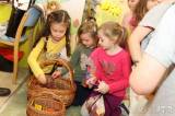 20211203143430_IMG_7790: Foto: Za dětmi v kutnohorských školkách v pátek zavítal Mikuláš s čerty i andělem