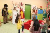 20211203143436_IMG_7807: Foto: Za dětmi v kutnohorských školkách v pátek zavítal Mikuláš s čerty i andělem