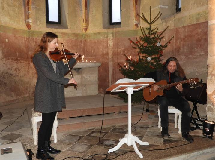 Adventní koncert "Včely Čáslavské" v kostelíku sv. Bonifáce v Lochách